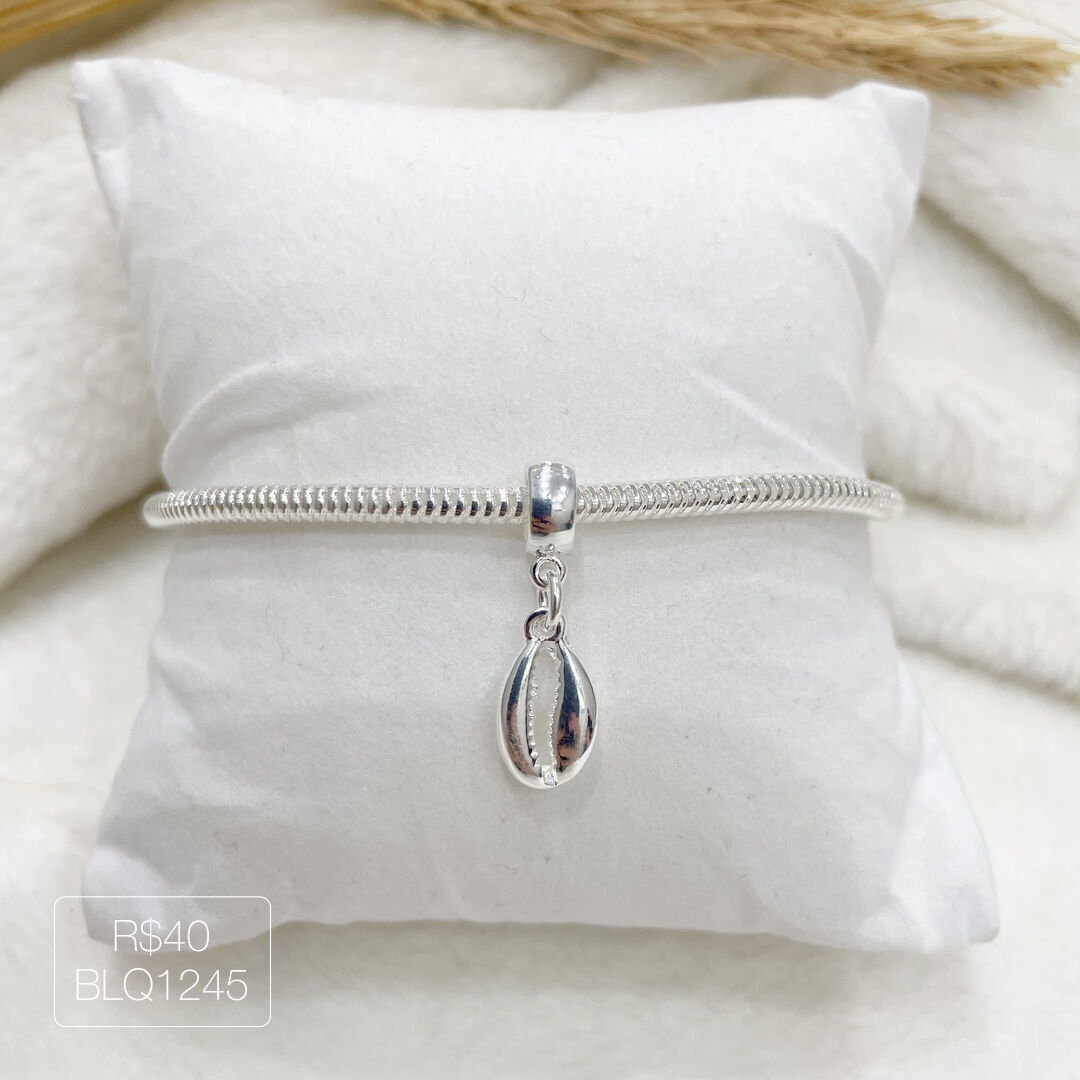 Berloque Búzios Pendurado Liso Prateado